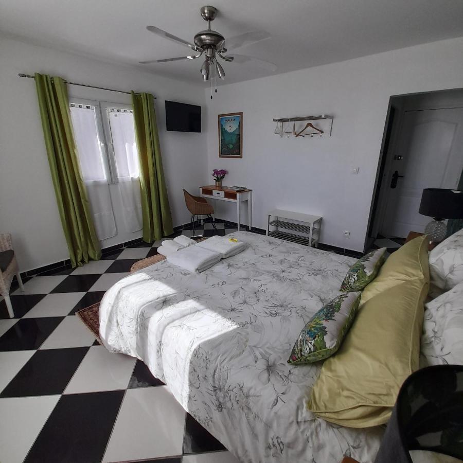 Villa Garriga Le Bois de Nefles  Zimmer foto